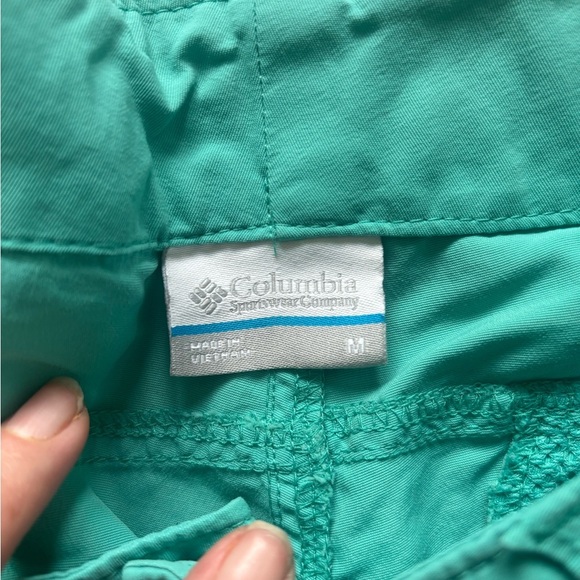 Columbia Women's Aqua Cargo Shorts - Picture 2 of 4